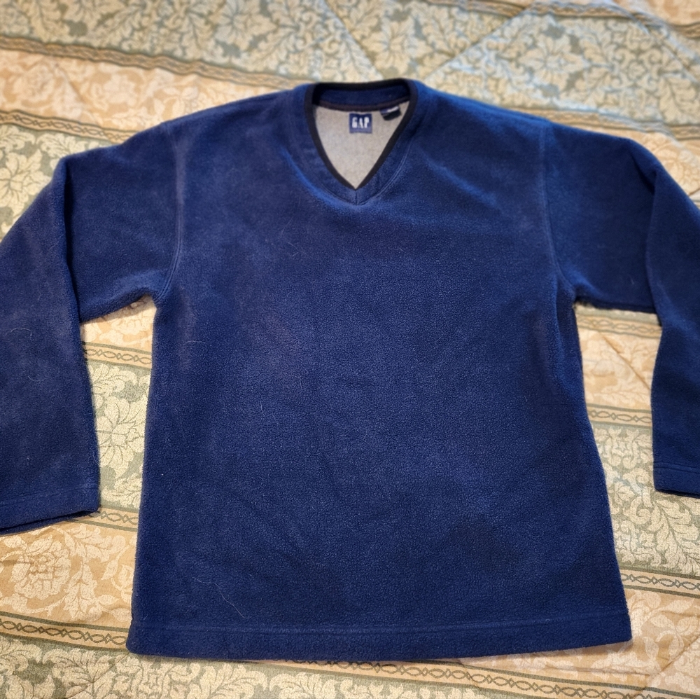 Gap sweater
